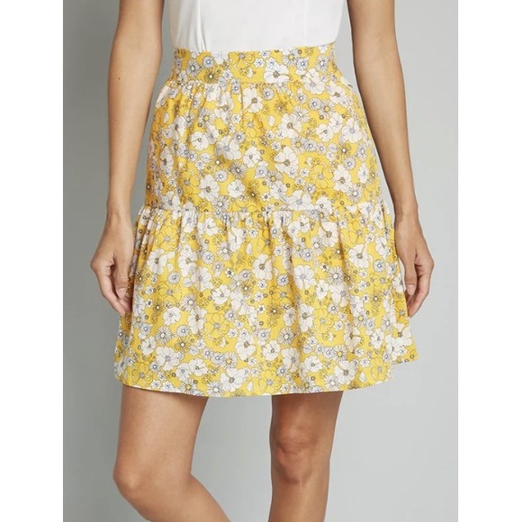 ModCloth Yellow Floral tiered 100% Cotton Skirt w/pockets Womens size 8 - Picture 1 of 9